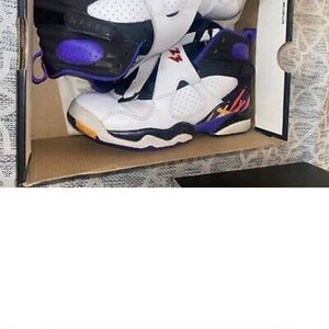 jordon retro 8 size 6 big kids. White/infers 23 bill brght cncr